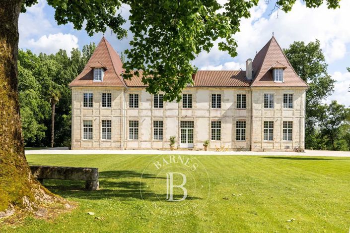 Image No.3-8 Bed House for sale