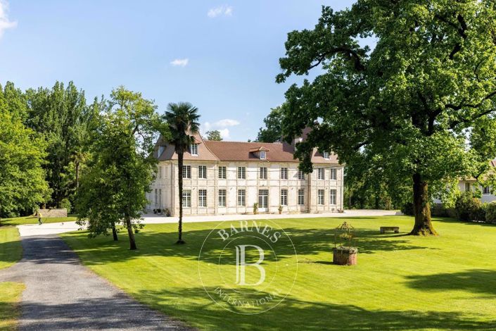 Image No.35-8 Bed House for sale