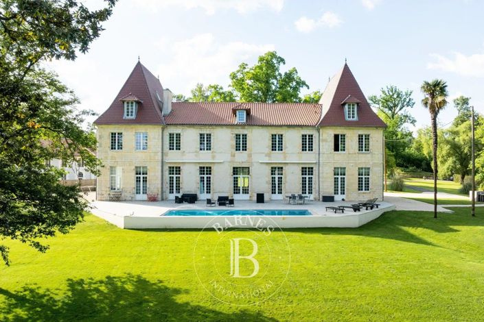 Image No.6-8 Bed House for sale