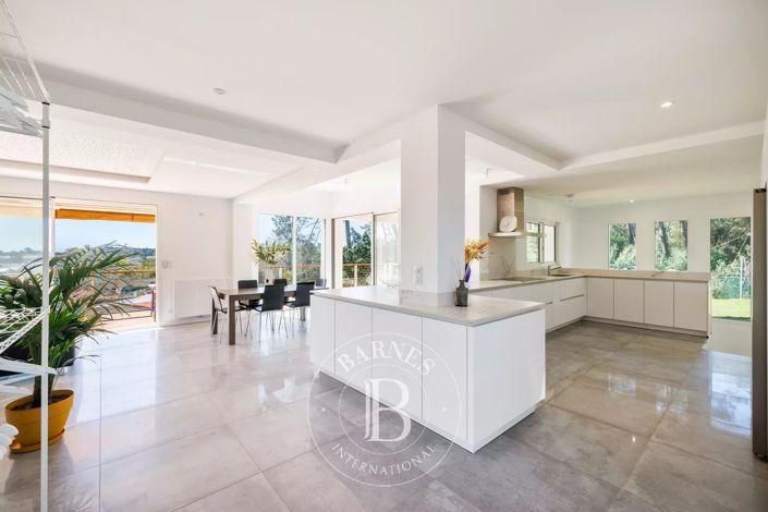 Image No.4-4 Bed House for sale