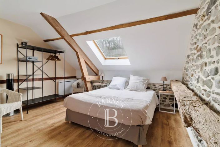 Image No.17-8 Bed House for sale