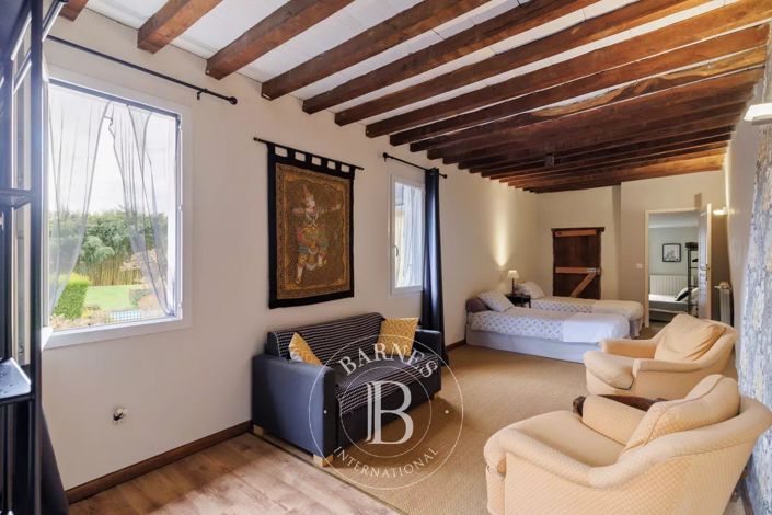 Image No.20-8 Bed House for sale