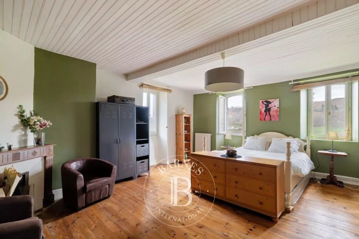 Image No.23-8 Bed House for sale