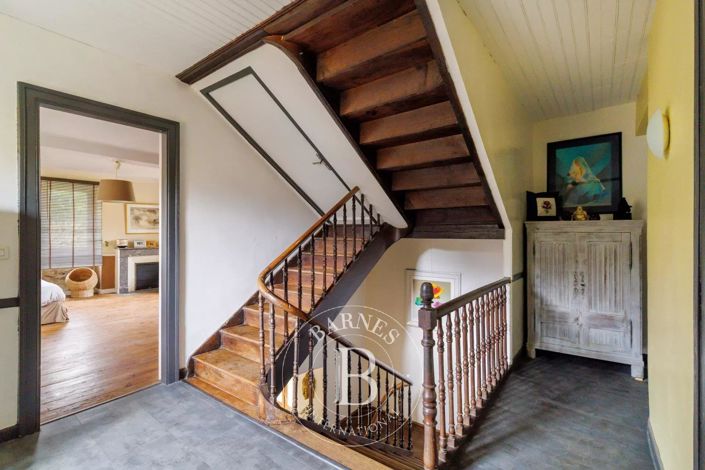 Image No.24-8 Bed House for sale