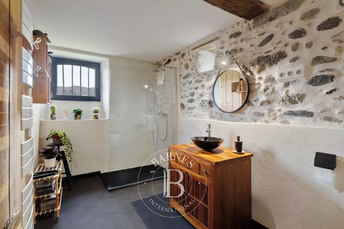 Image No.25-8 Bed House for sale