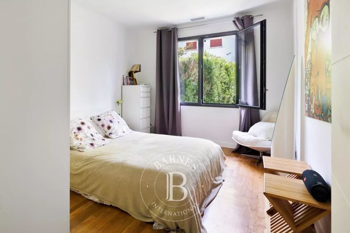 Image No.14-6 Bed House for sale