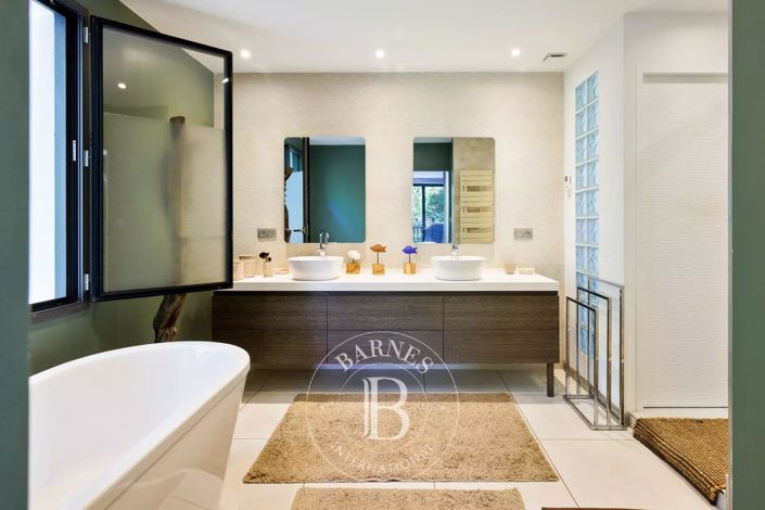 Image No.15-6 Bed House for sale