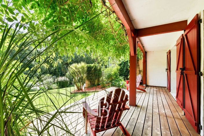 Image No.17-6 Bed House for sale