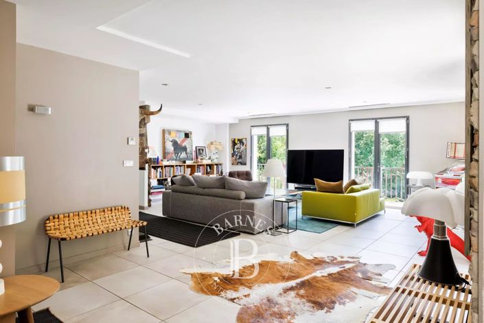 Image No.5-6 Bed House for sale