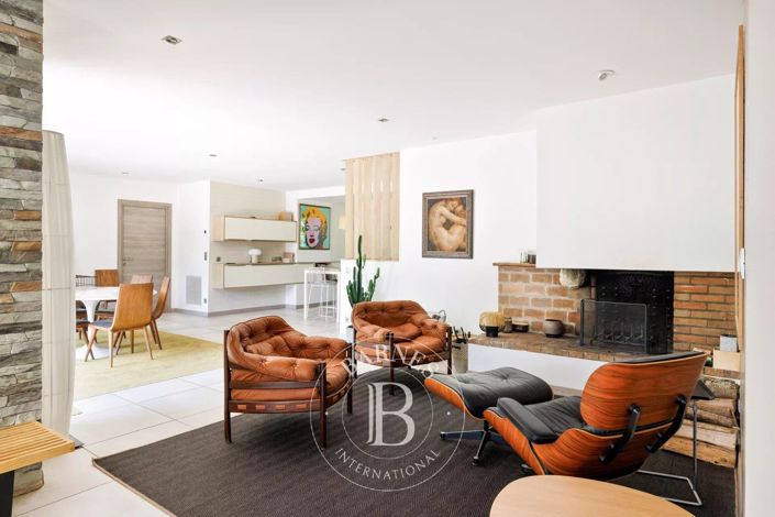 Image No.7-6 Bed House for sale