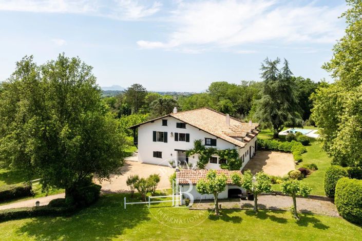 Image No.1-7 Bed House for sale