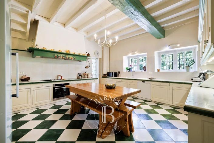 Image No.10-7 Bed House for sale