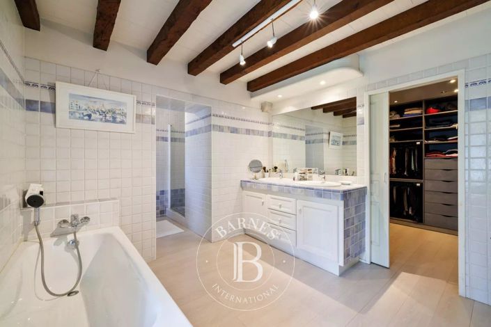 Image No.14-7 Bed House for sale