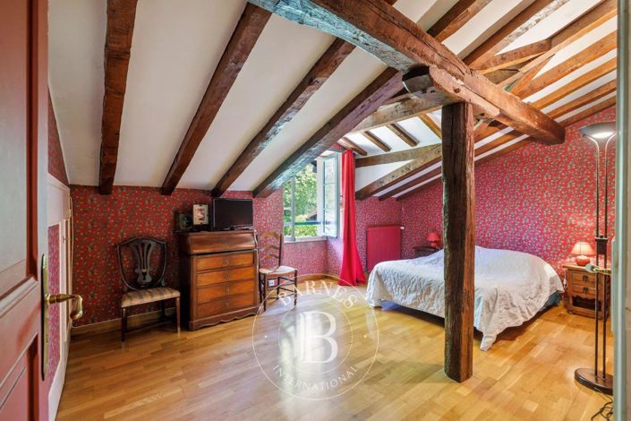 Image No.17-7 Bed House for sale