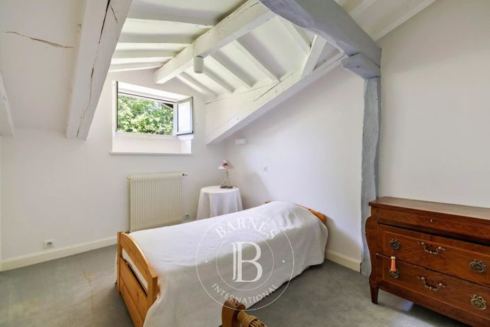 Image No.18-7 Bed House for sale