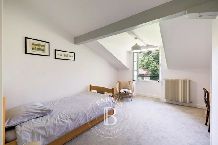 Image No.20-7 Bed House for sale