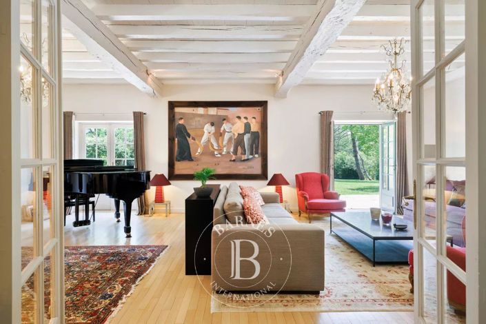 Image No.7-7 Bed House for sale