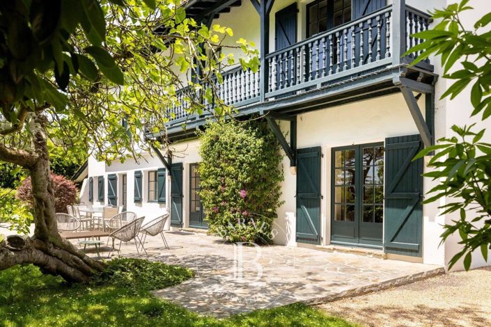 Image No.8-7 Bed House for sale