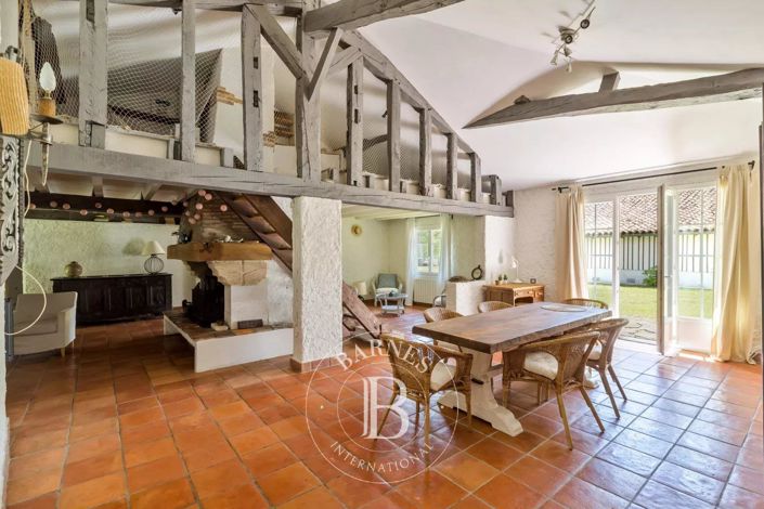 Image No.10-2 Bed House for sale