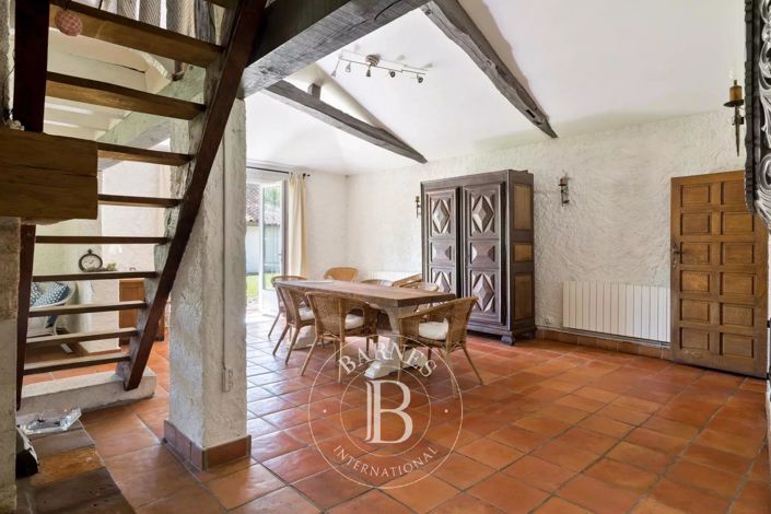 Image No.9-2 Bed House for sale