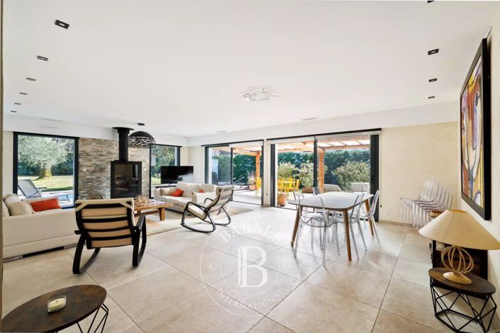 Image No.10-4 Bed House for sale