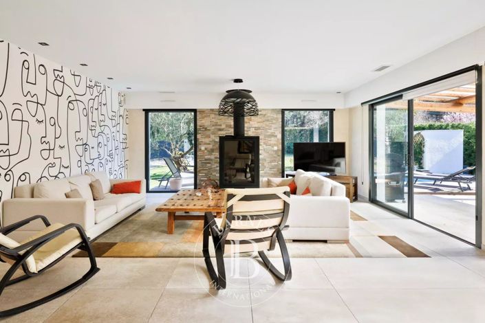 Image No.11-4 Bed House for sale