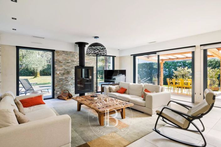 Image No.12-4 Bed House for sale