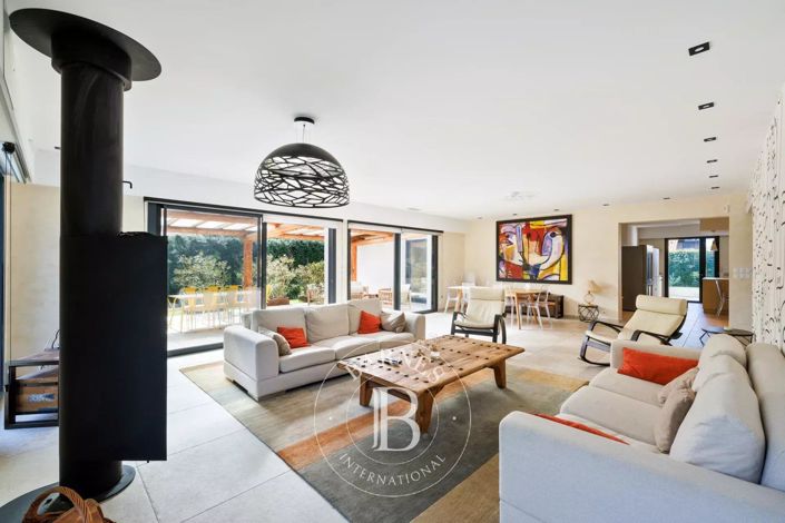 Image No.14-4 Bed House for sale