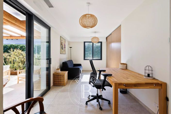 Image No.15-4 Bed House for sale