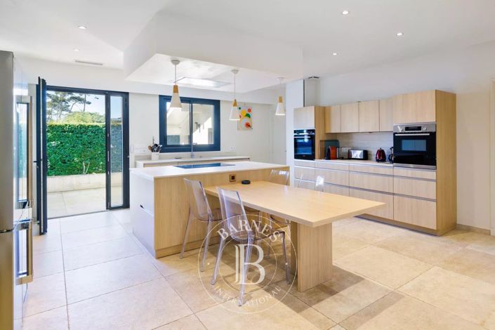 Image No.16-4 Bed House for sale