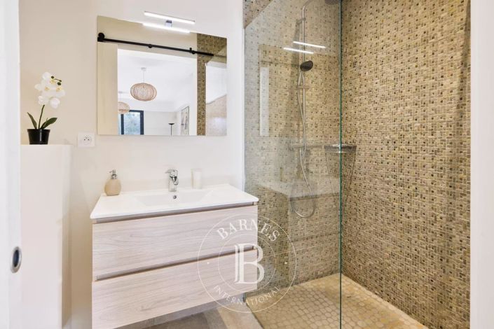 Image No.17-4 Bed House for sale