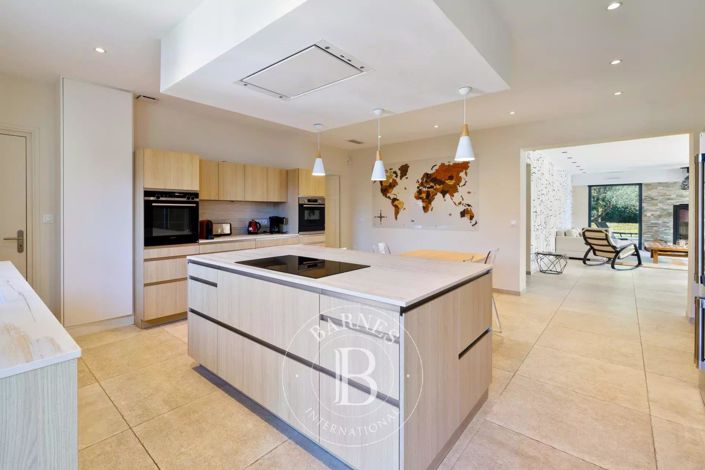 Image No.18-4 Bed House for sale