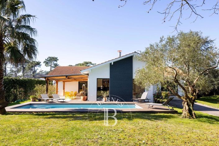 Image No.2-4 Bed House for sale