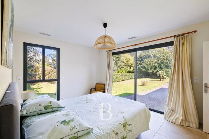 Image No.20-4 Bed House for sale