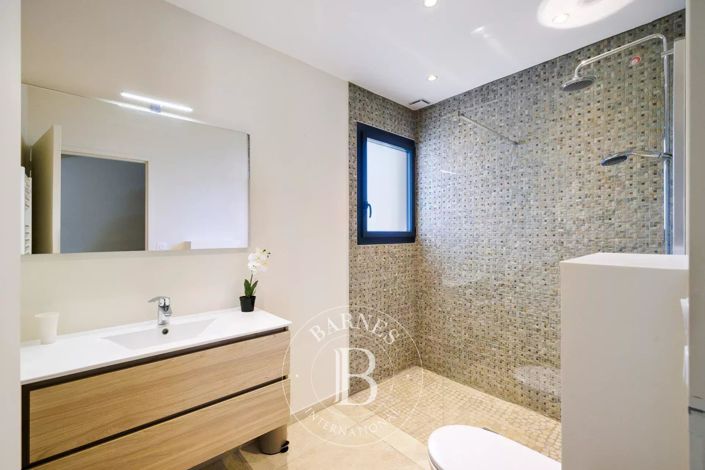 Image No.21-4 Bed House for sale