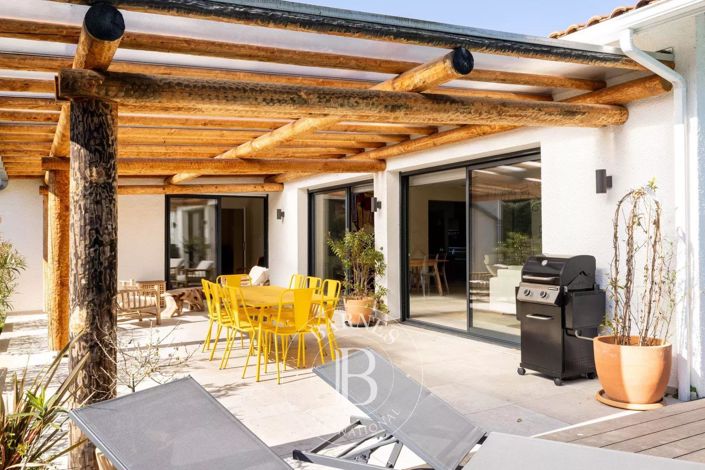 Image No.8-4 Bed House for sale