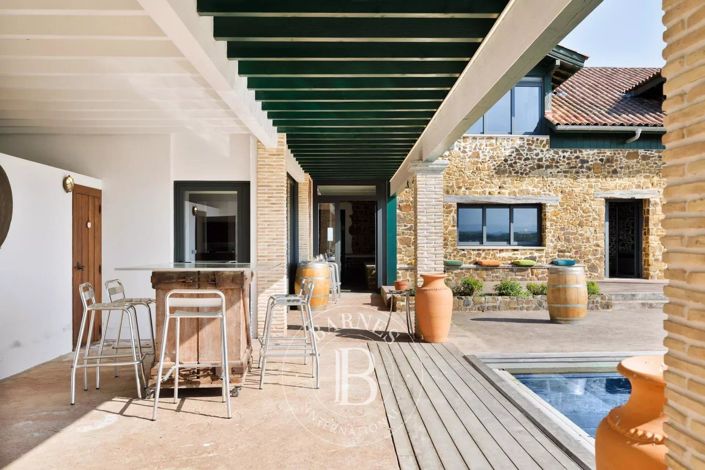 Image No.10-6 Bed House for sale