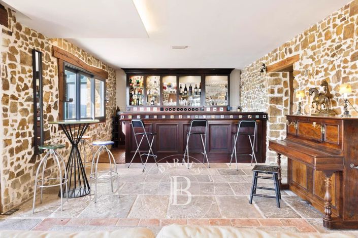 Image No.12-6 Bed House for sale