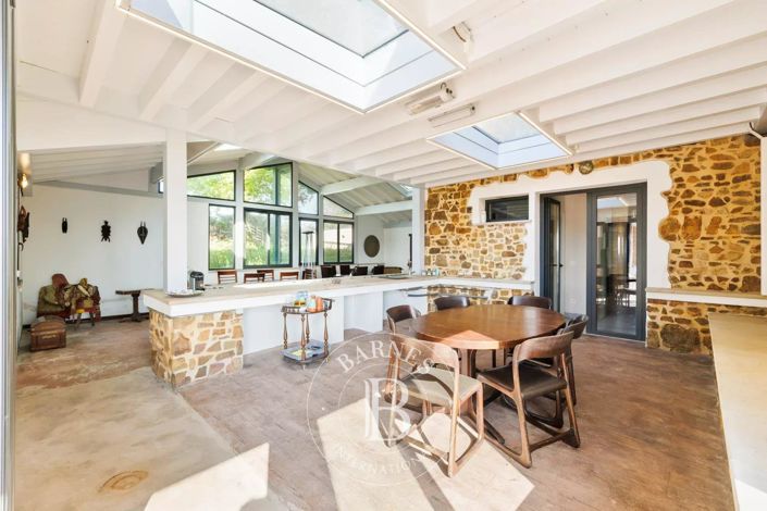 Image No.15-6 Bed House for sale