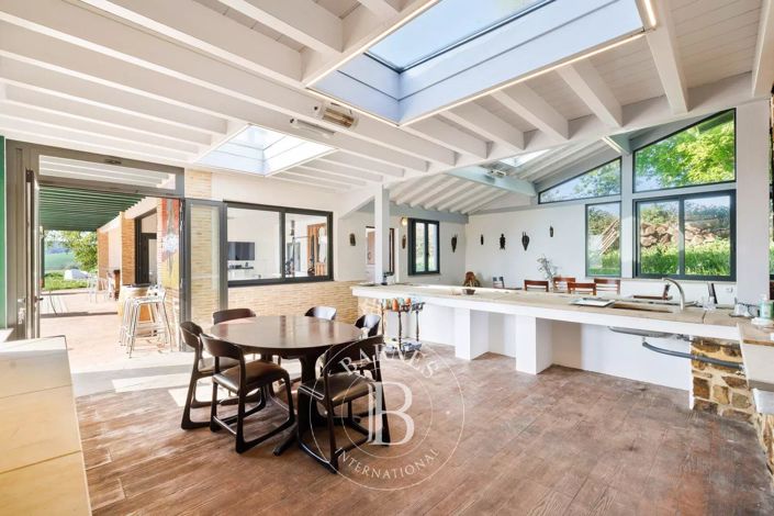 Image No.16-6 Bed House for sale