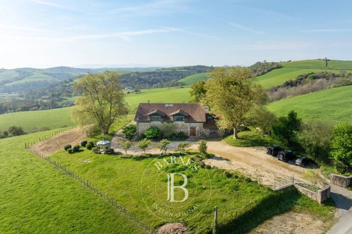 Image No.17-6 Bed House for sale