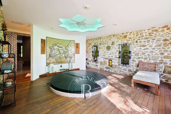 Image No.19-6 Bed House for sale