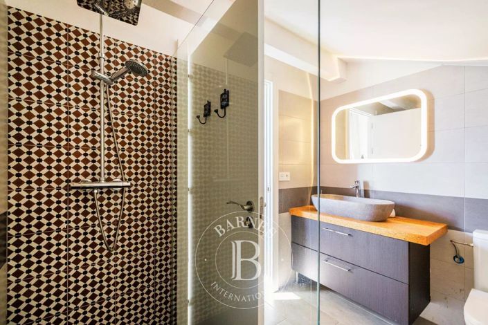 Image No.24-6 Bed House for sale