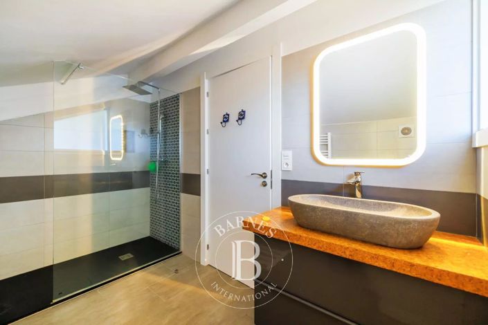 Image No.30-6 Bed House for sale