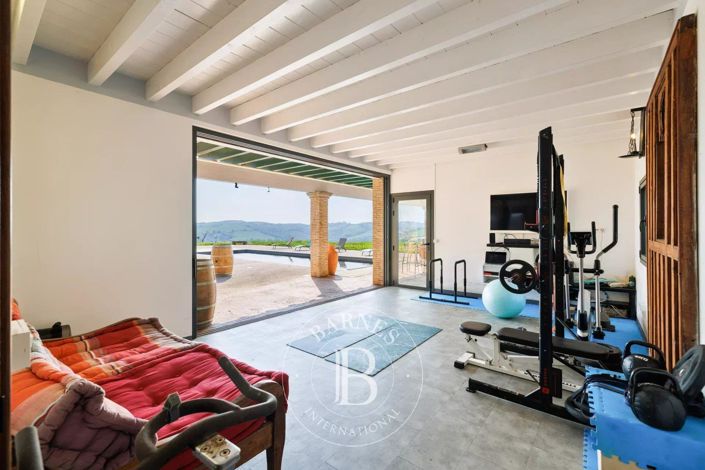 Image No.33-6 Bed House for sale