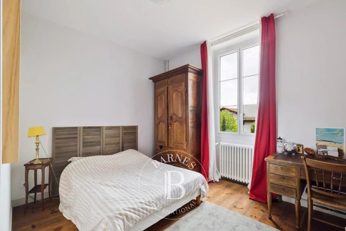 Image No.12-10 Bed House for sale