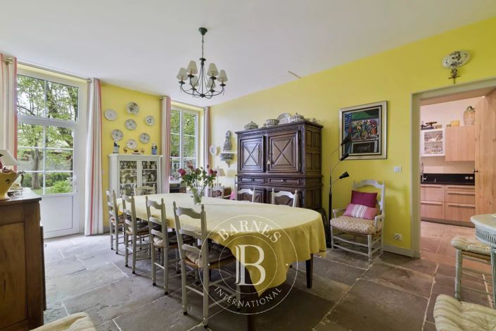 Image No.19-10 Bed House for sale