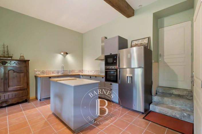 Image No.25-10 Bed House for sale