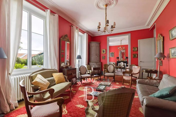 Image No.6-10 Bed House for sale