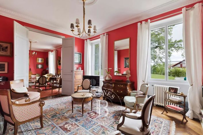 Image No.7-10 Bed House for sale